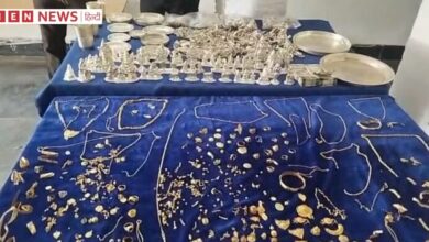 दो गाड़ियों से 63 लाख रुपये के सोने-चांदी के आभूषण जब्त