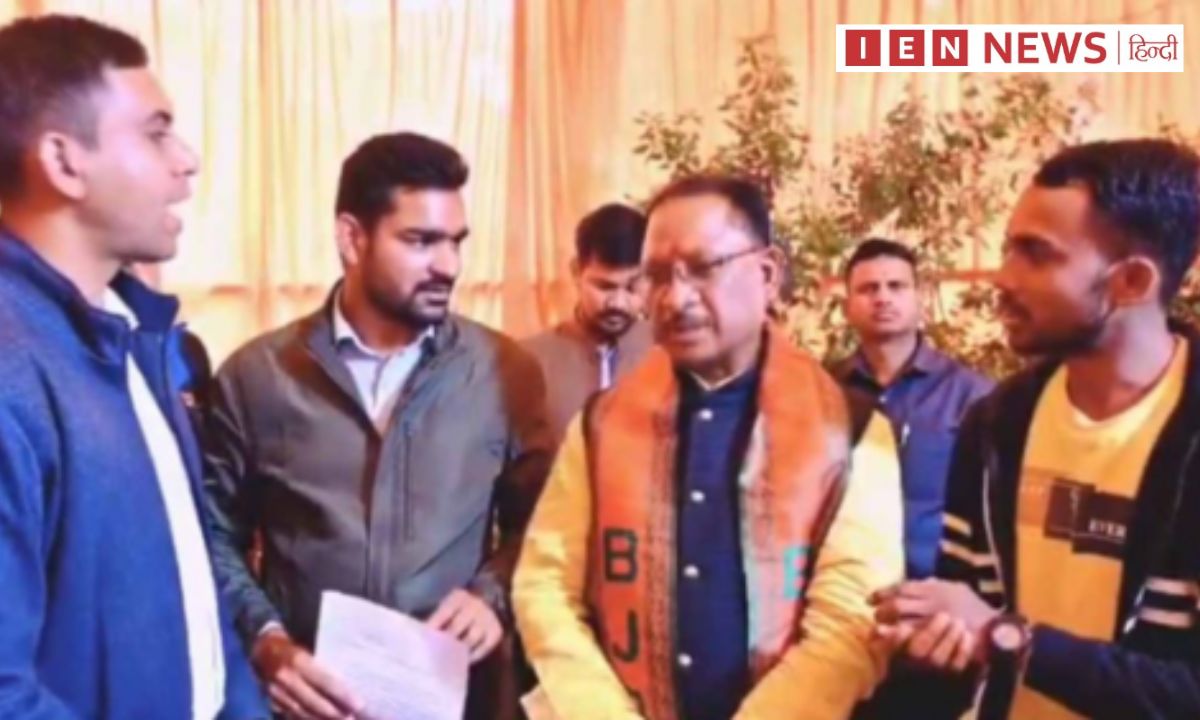 इस बीच राज्यपाल से नियुक्ति पत्र