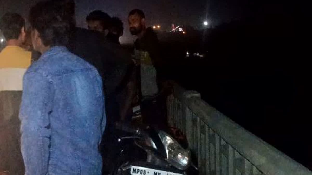 Hoshangbad Suicide News