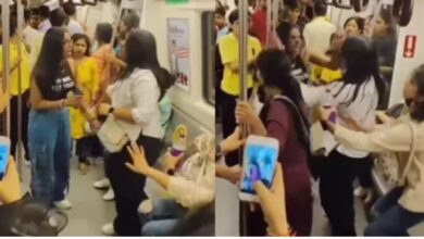 Delhi Metro Viral Video